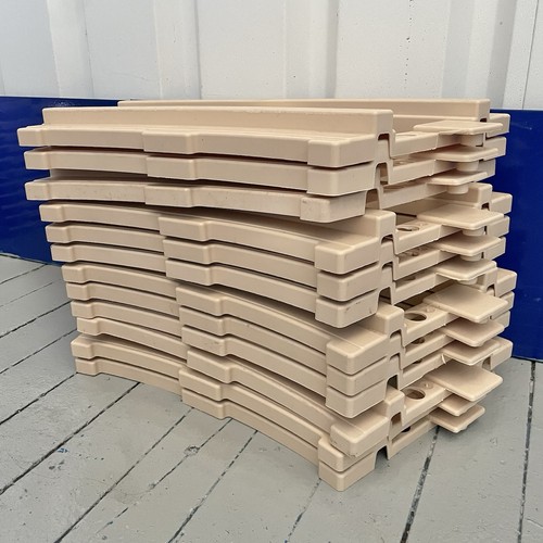 Pieces track curved - of,